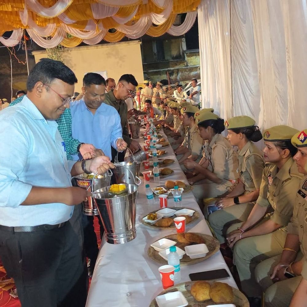 सिकंदराबाद थाने में मिशन शक्ति केंद्र का जीर्णोद्धार:बेसिक सुविधाओं में इजाफा, SSP ने महिला पुलिसकर्मियों को खाना परोसा