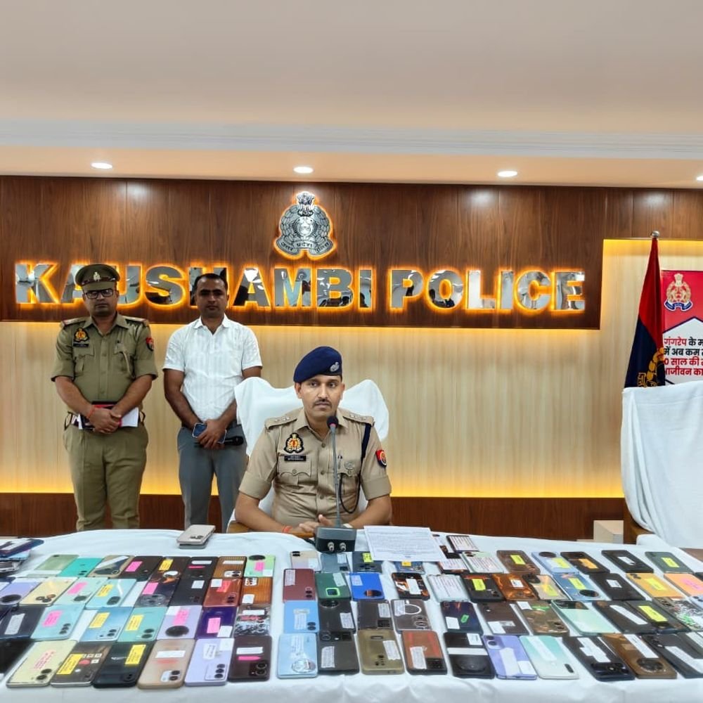 कौशांबी में पुलिस ने 110 खोए मोबाइल बरामद किए:कीमत 24 लाख रुपये, 12 थानों की टीमों ने की कार्रवाई; पश्चिम शरीरा और सैनी पुलिस आगे