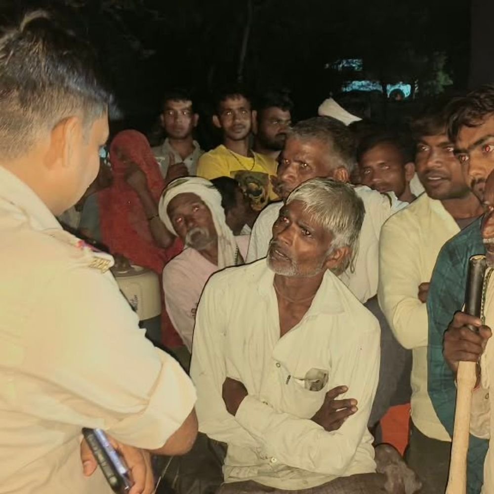 विवाद में बेटे ने पिता के घर में लगाई आग:घर का सामान जलकर राख, पिता 5 साल से खेत पर झोपड़ी में रह रहा था