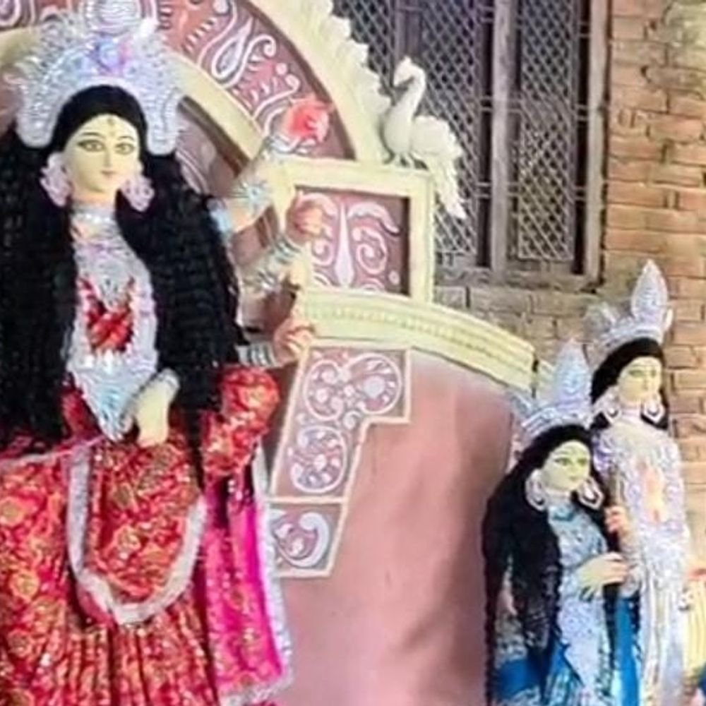 अम्बेडकरनगर में 2043 दुर्गा पंडाल सजेंगे, सुरक्षा के कड़े इंतजाम:मूर्तिकार 6 महीने से बना रहे प्रतिमाएं, 17 अक्टूबर से सजेंगे शहर के पूजा पांडाल