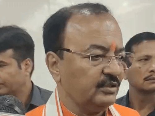 थाने में रात भर क्यों रहे सपा एमएलसी प्रत्याशी?:डिप्टी CM केशव ने अखिलेश यादव से पूछा, क्या शिक्षा माफिया को प्रत्याशी बनाते हैं?