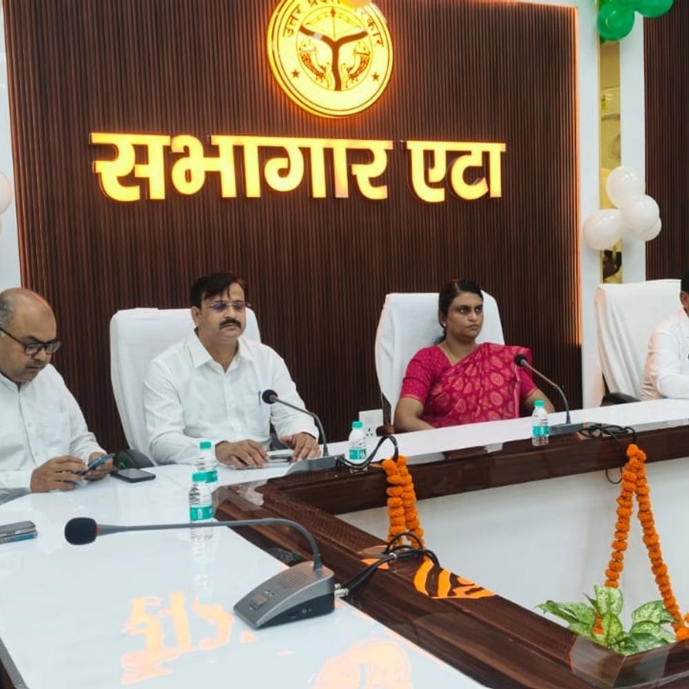 एटा में गांधी-शास्त्री जयंती पर निकली स्वच्छता रैली:क्रॉस कंट्री दौड़ में दिखा उत्साह, सांस्कृतिक प्रस्तुतियों ने बांधा समां