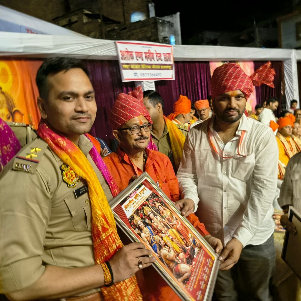 गोपाल मंदिर से निकली भव्य राम बारात:चौक घंटाघर पर हाइड्रोलिक मंच में माता जानकी ने श्रीराम को पहनाई वरमाला