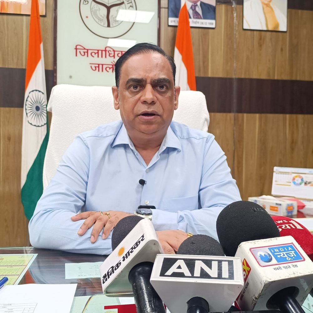 जालौन में स्नातक एमएलसी चुनाव के कारण स्कूल बंद रहेंगे:23 अक्टूबर को नर्सरी से 12वीं तक के सभी विद्यालयों की छुट्टी रहेगी
