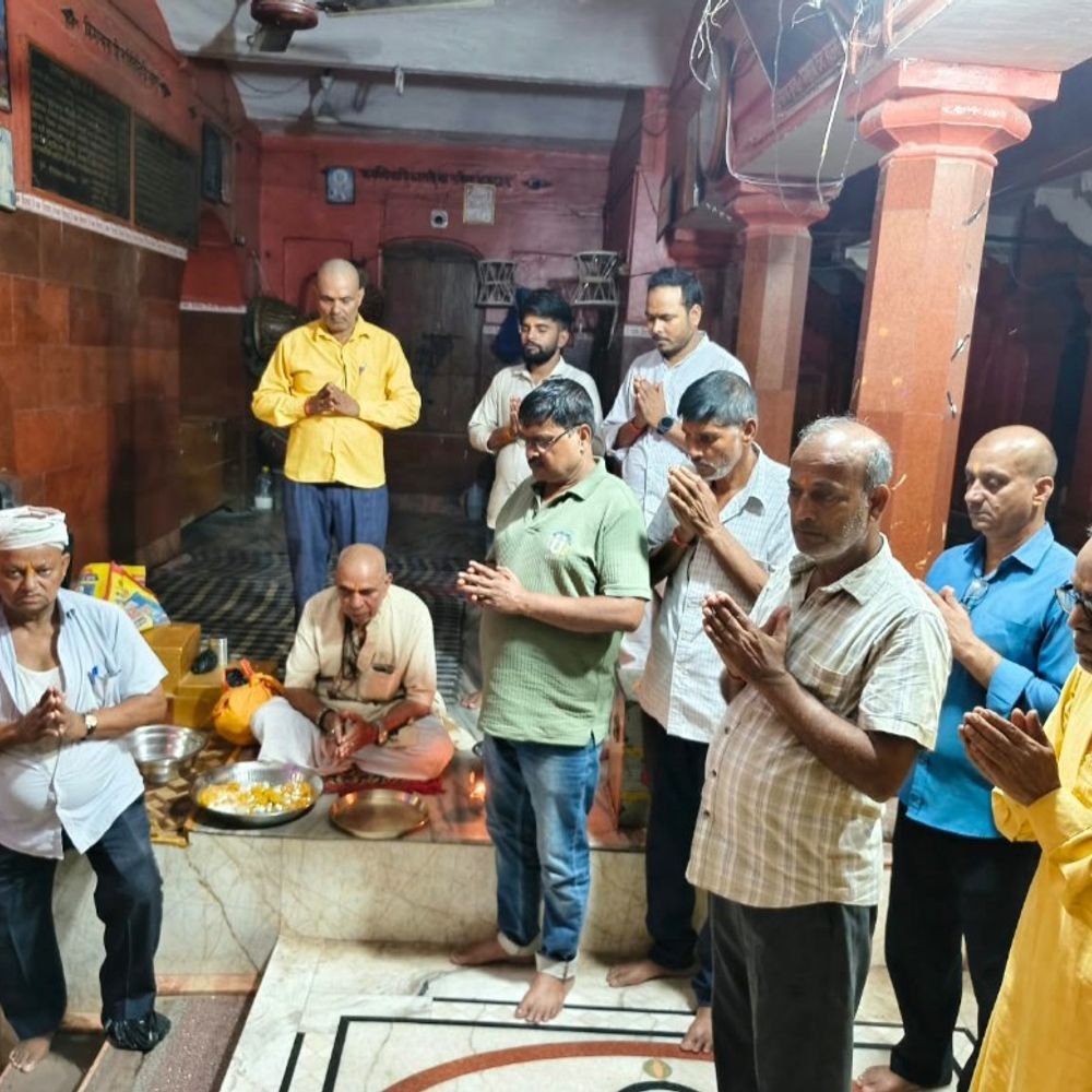 रुद्रपुर में सभासद को श्रद्धांजलि:मंदिर में दो मिनट का मौन रखकर दिवंगत सभासद को किया याद