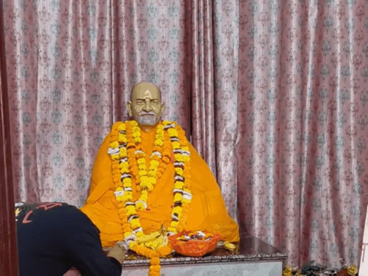 फर्रुखाबाद में बाबा नीब करौरी तपस्या स्थल पर बढ़े श्रद्धालु:‘हनुमान अंश’ फिल्म का असर, पहले 2.5 हजार आते थे, अब 8 से 10 हजार पहुंच रहे