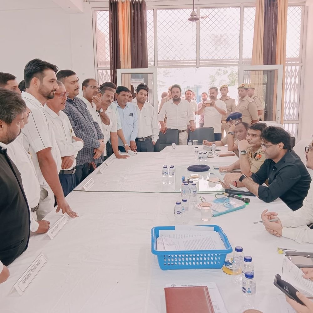 अमरोहा में संपूर्ण समाधान दिवस में 45 शिकायतें मिलीं:जिलाधिकारी ने 5 का मौके पर निपटारा कराया, बाकी के लिए दिए निर्देश