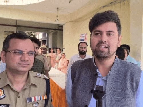एफबी-व्हाट्सएप और यूट्यूब चैनलों की आड़ में ब्लैकमेलिंग का धंधा:मुरादाबाद पुलिस को शासन स्तर से मिलीं गंभीर शिकायतें; DM-SSP बोले-जेल जाएंगे ब्लैकमेलर्स