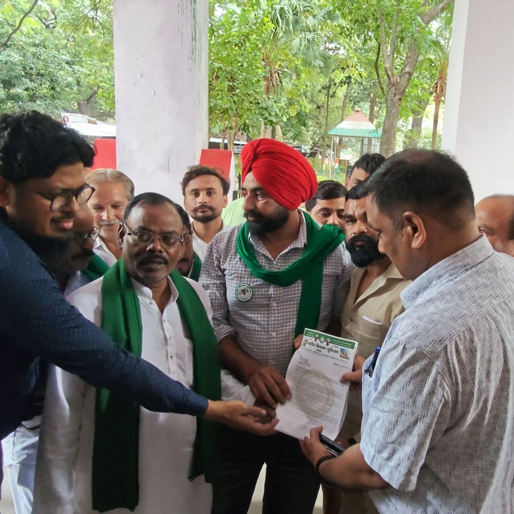 मतदाता सूची से नाम कटने पर भाकियू का प्रदर्शन:पीलीभीत में SDM को ज्ञापन सौंपकर राष्ट्रपति से जांच और बहाली की मांग
