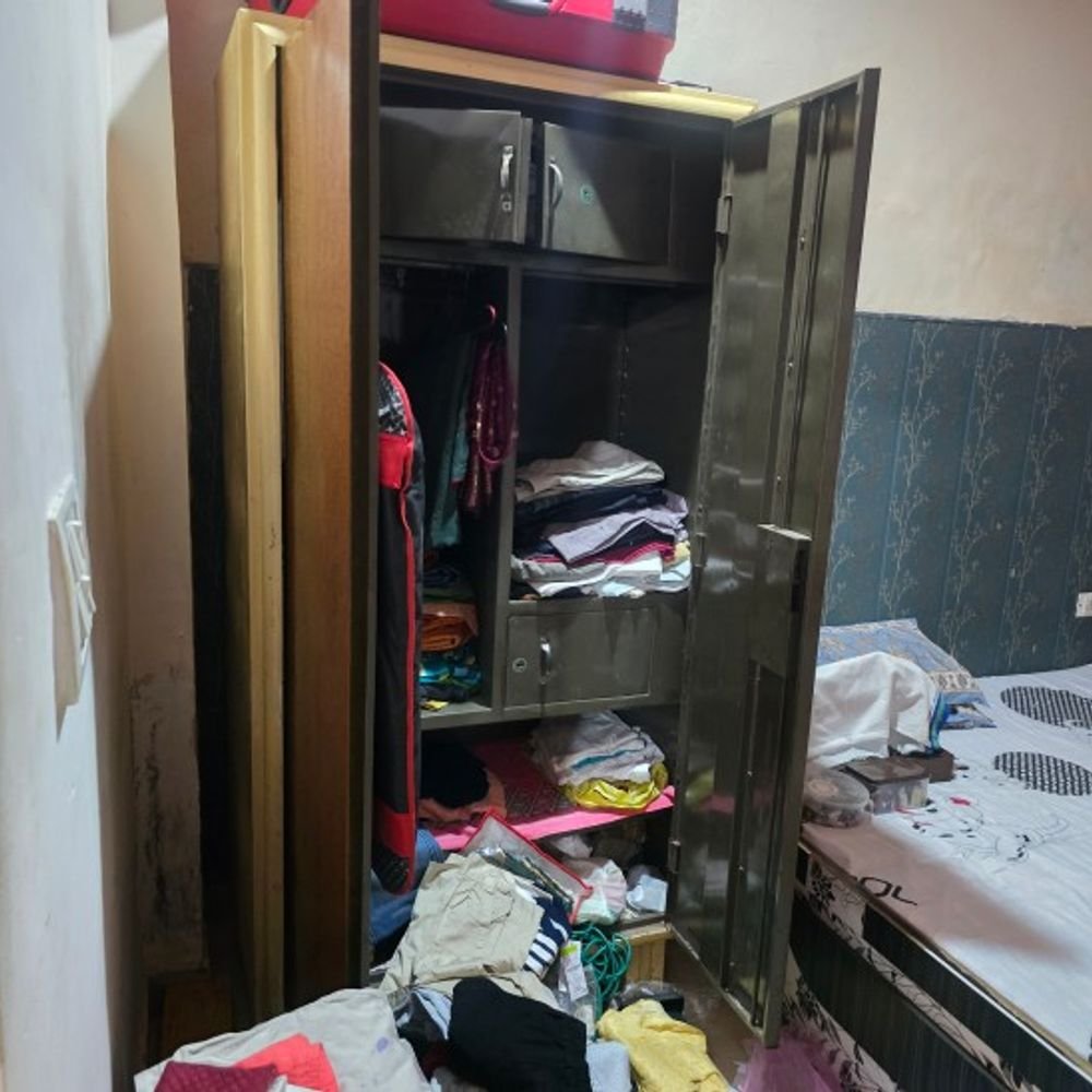 मथुरा में गेट बंद सोसाइटी को चोरों ने बनाया निशाना:बंद फ्लैट से चोरी किए लाखों के आभूषण, पुलिस CCTV कैमरों की खंगाल रही रिकॉर्डिंग