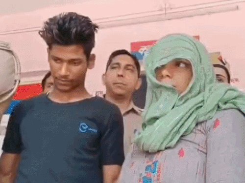 मेरठ का नीला ड्रम और सांपकांड सोशल मीडिया पर ट्रेंडिंग:किसी ने कहा- न्याय हो तो नजर आना चाहिए, तो किसी ने लिखा- मेरठ कोर्ट का फायर मूड शुरू