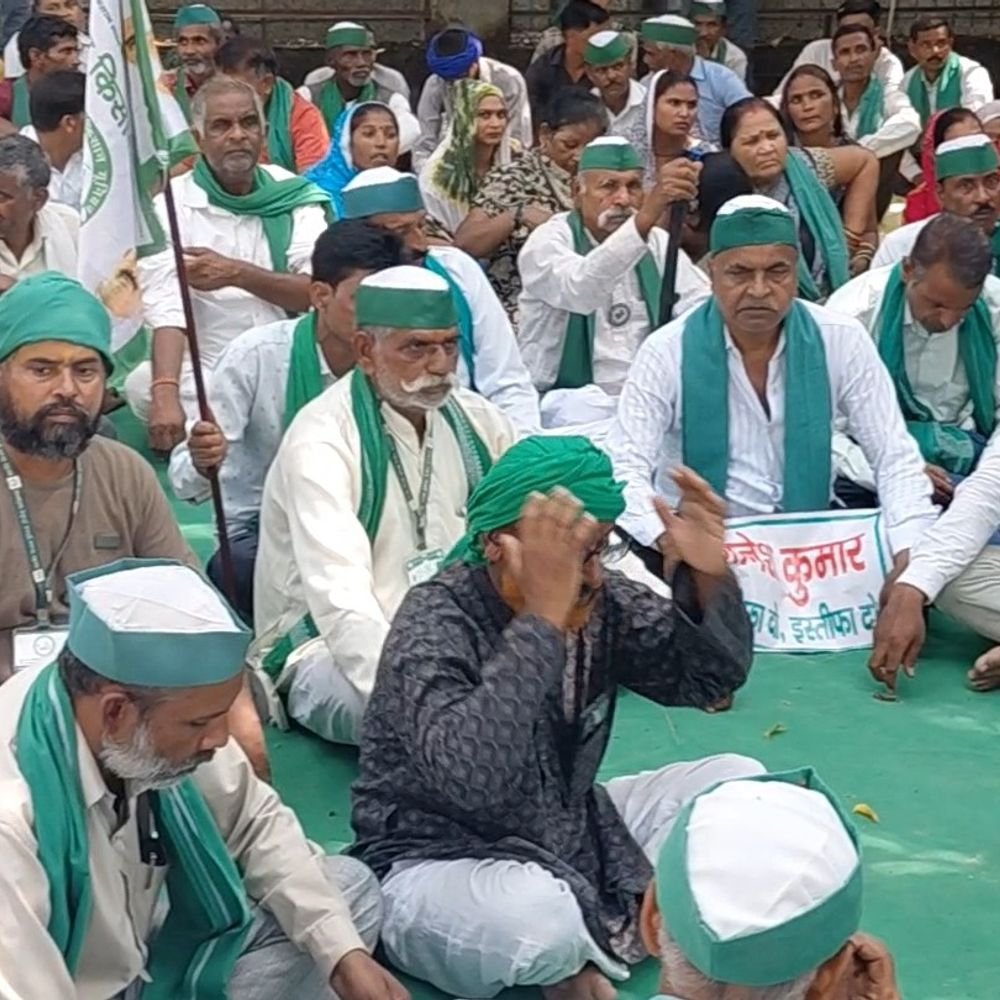किसानों ने मुख्य चुनाव आयुक्त के इस्तीफे की मांग:डिग्री कॉलेज से कलेक्ट्रेट तक पैदल मार्च निकाला, SIR रद्द करने की भी मांग