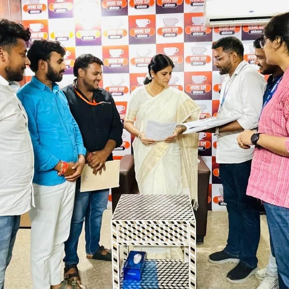 लखनऊ में स्वास्थ्य मंत्री से मिले सीएचओ:अनुप्रिया पटेल को अपनी समस्या और मांगो के बारें में दी जानकारी