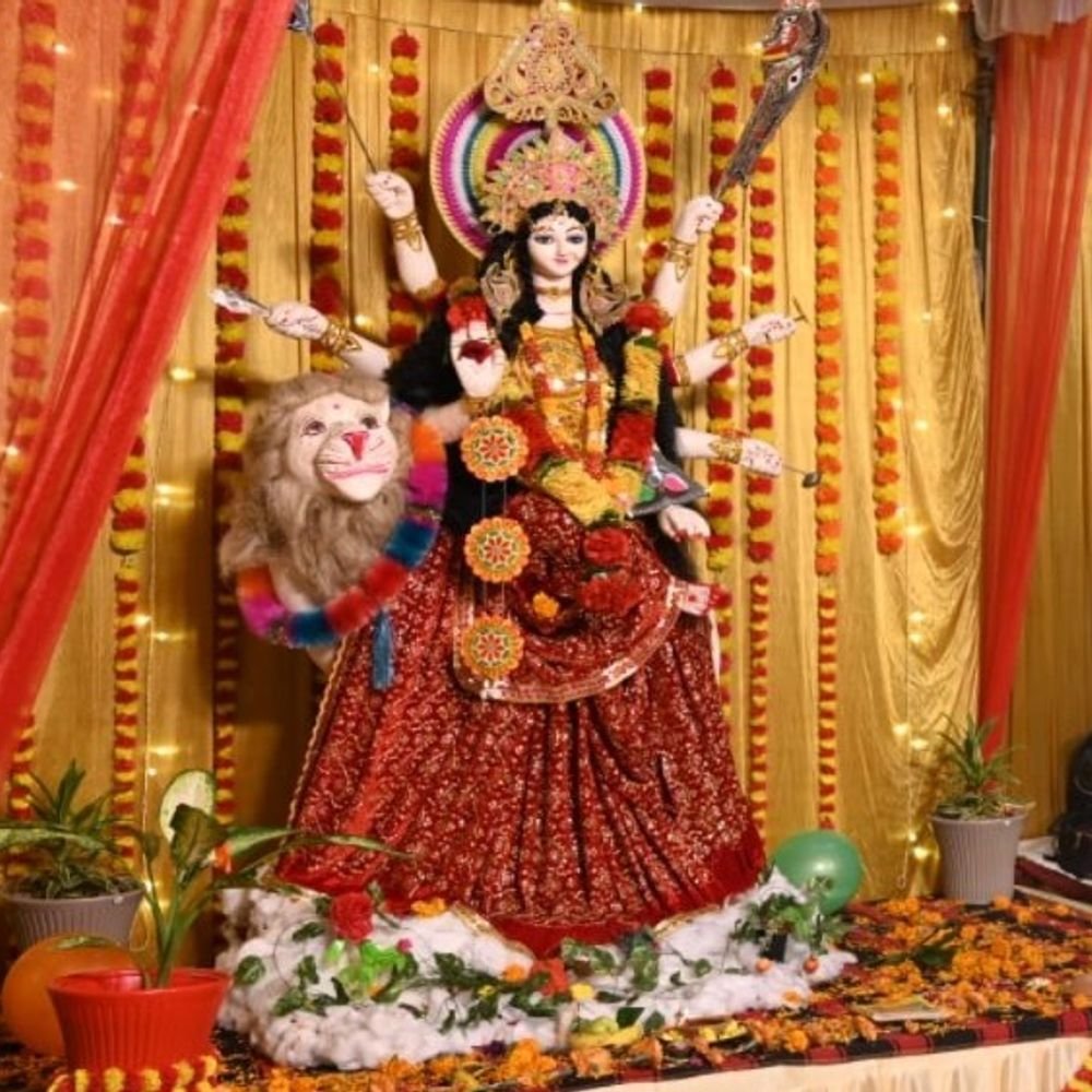 पुलिस लाइन मंदिर में दुर्गा पूजन:एसपी ने की पूजा-अर्चना, जिले में सुख-शांति की कामना