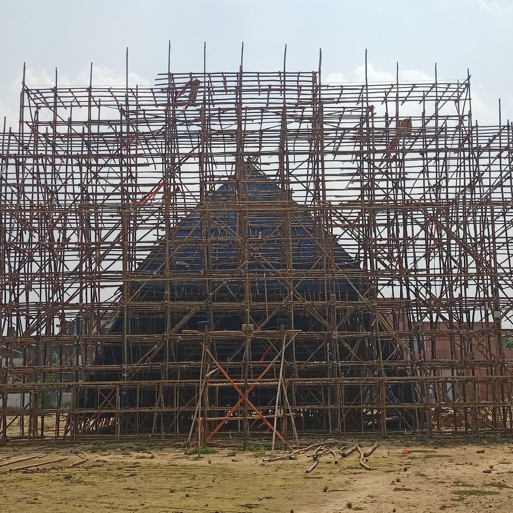 शिवपुर में दुर्गा पूजा की तैयारियां तेज:राजस्थानी शैली में सजेगा पंडाल, बंगाल के कारीगर कर रहे निर्माण