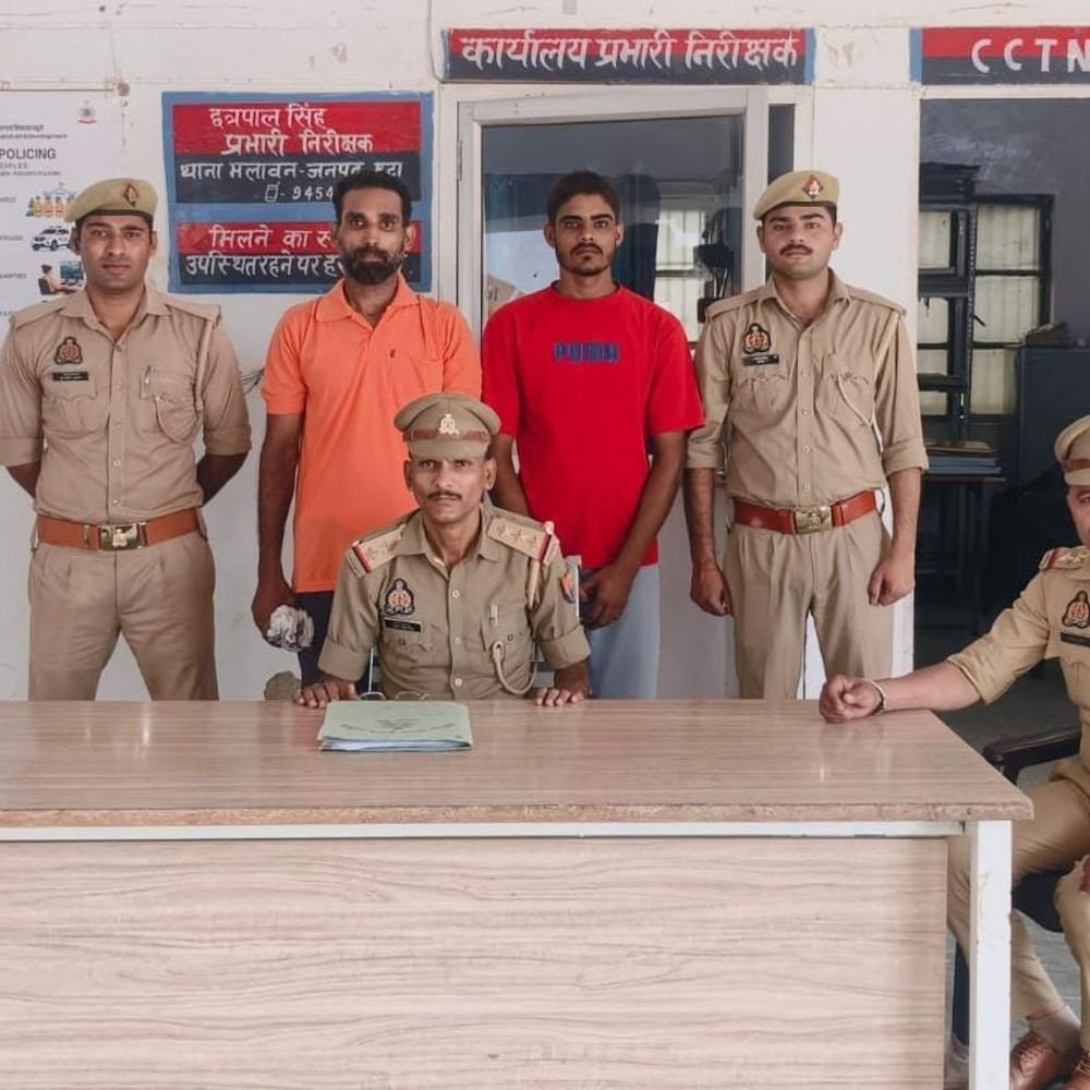 बिजली तार-ट्रांसफार्मर चोरी के दो आरोपी गैंगस्टर में गिरफ्तार:एटा के अलग-अलग थानों में 7-7 मुकदमे दर्ज, चोरी के मामलों में फरार चल रहे थे