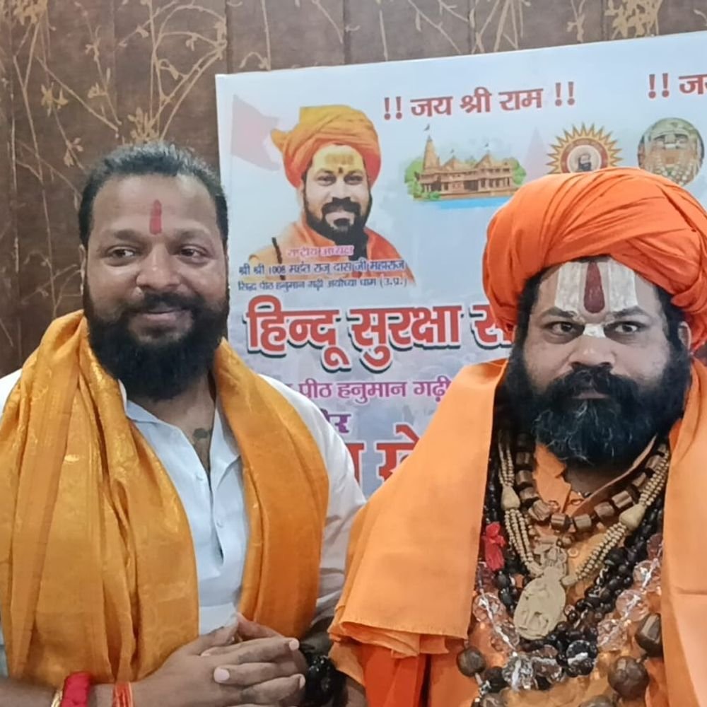 'सनातन का अपमान करने वाला सीएम कुर्सी पर नहीं बैठेगा':महंत राजू दास बोले- अखिलेश का टोपी से मोहभंग, बाढ़ पीड़ितों को बांटी राहत सामग्री