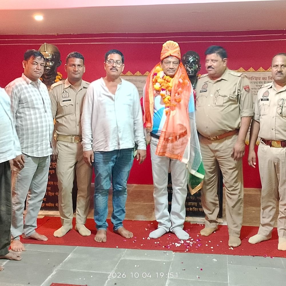 बेवर के तैराक का सम्मान:नेशनल मास्टर्स चैंपियनशिप में श्यामलाल ने जीते चार पदक, लोगों ने किया सम्मानित