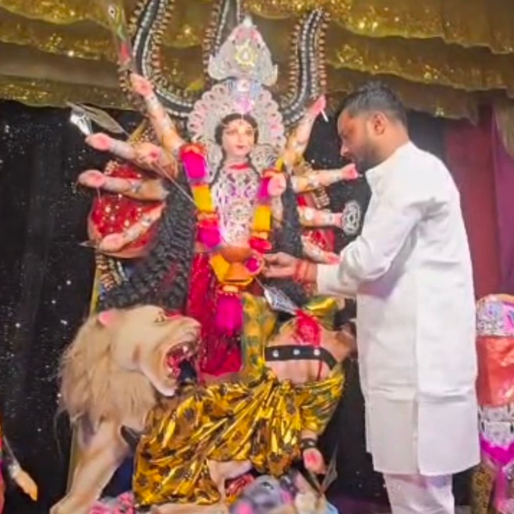 मां दुर्गा के जयकारों से गूंजे पूजा पंडाल:शारदीय नवरात्रि पर विभिन्न गांवों में खुले मां दुर्गा के पट, श्रद्धालुओं ने लगाए जयकारे