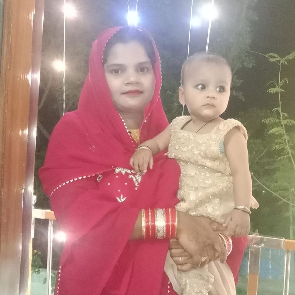 मां ने मासूम को फेंका, फिर छत से कूदी:शादी की सालगिरह पर विवाद, दो दिन बाद तोड़ा दम; पति ने बच्ची को बचाया