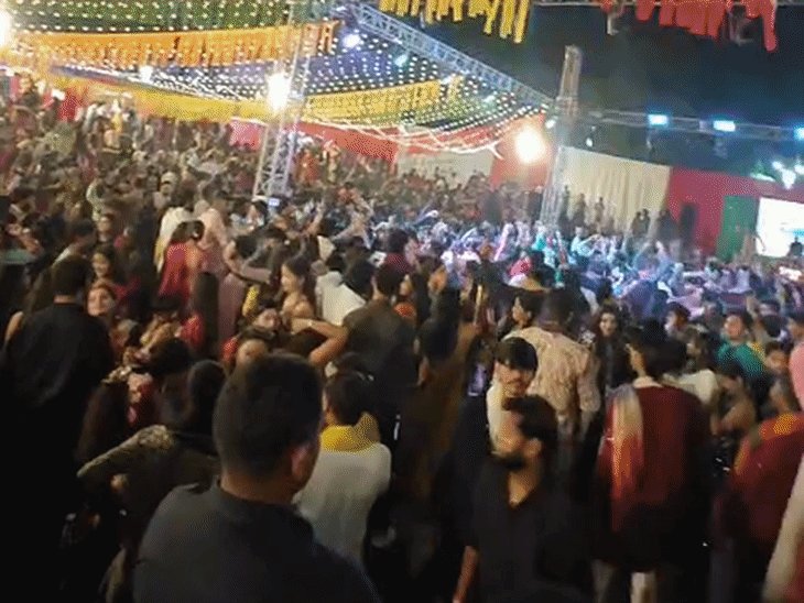 लखनऊ के लोहिया पार्क में डांडिया-गरबा नाइट:रास रंगीलो सीजन-2 में लोग झूमे, बॉलीवुड और गुजराती गानों पर किया डांस