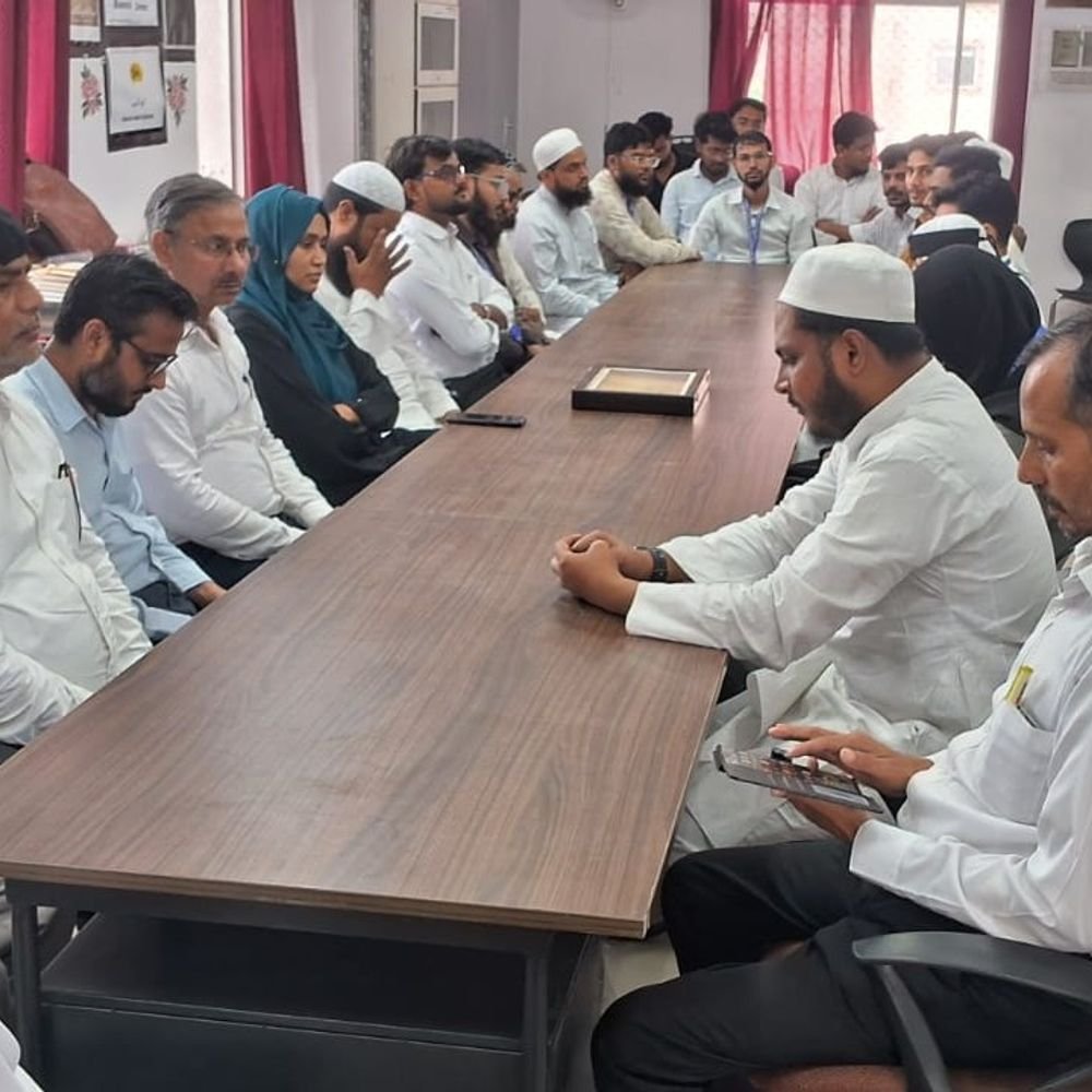 भाषा विश्वविद्यालय में शोक सभा आयोजित:मौलाना आज़मी के शैक्षिक और साहित्यिक योगदान को याद किया