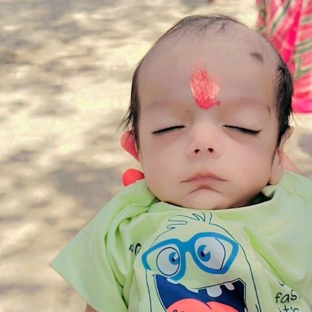 छत से गिरकर डेढ़ साल के मासूम की मौत:कौशांबी में मां घायल, बंदरों के हमले से बचने के दौरान हुआ हादसा