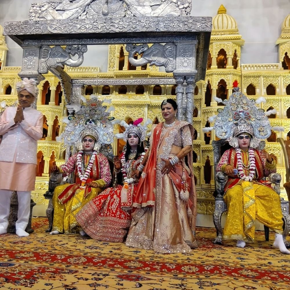 जनक मंच पर जनक-सुनयना ने उतारी सिया-राम की आरती:सूर्य तिलक से दमके प्रभु, महल परिसर में गूंजा जय श्रीराम