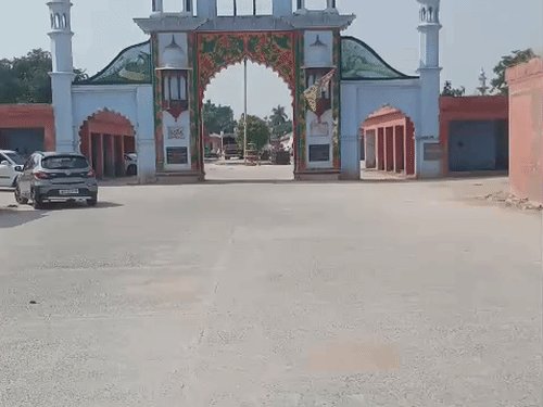 ठेका खत्म नुमाइश मैदान की मंडी पर ब्रेक:अलीगढ़ में बालू-बदरपुर-रोड़ी से लदे ओवरलोड ट्रकों के खिलाफ सड़क पर उतरी पुलिस, डंपर सीज