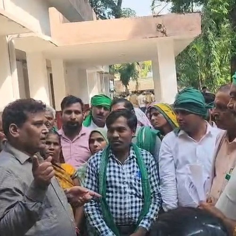 जहरीले पानी से फसलें खराब होने का आरोप:भाकियू ने DM को सौंपा ज्ञापन, 3 दिन में मुआवजा न मिलने पर 9 अक्टूबर से धरने की चेतावनी