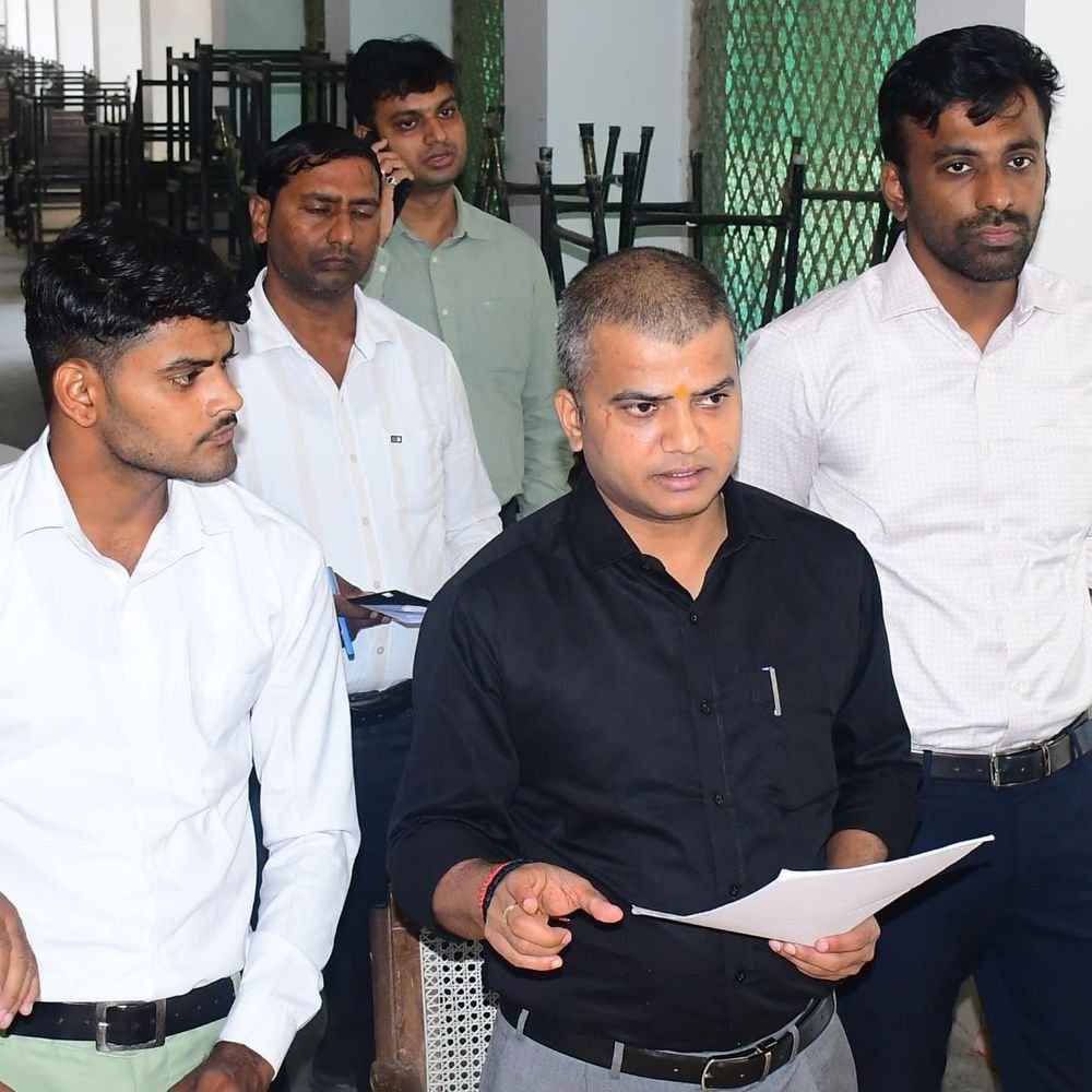 प्रयागराज में शिकायतों का फर्जी निस्तारण:21 कर्मियों पर कार्रवाई, 51 मामलों की जांच में पकड़ी गई लापरवाही