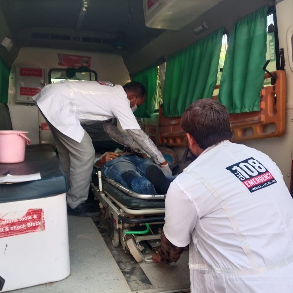 फतेहपुर में सड़क हादसे में बैंक मैनेजर की मौत:कौशांबी जा रहे थे, परिजनों में शोक का माहौल