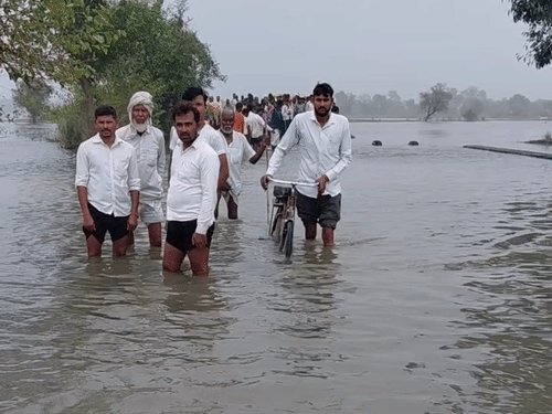 फर्रुखाबाद में गंगा-रामगंगा का जलस्तर बढ़ा:10 सेंटीमीटर दूर, रामगंगा 20 सेंटीमीटर ऊपर