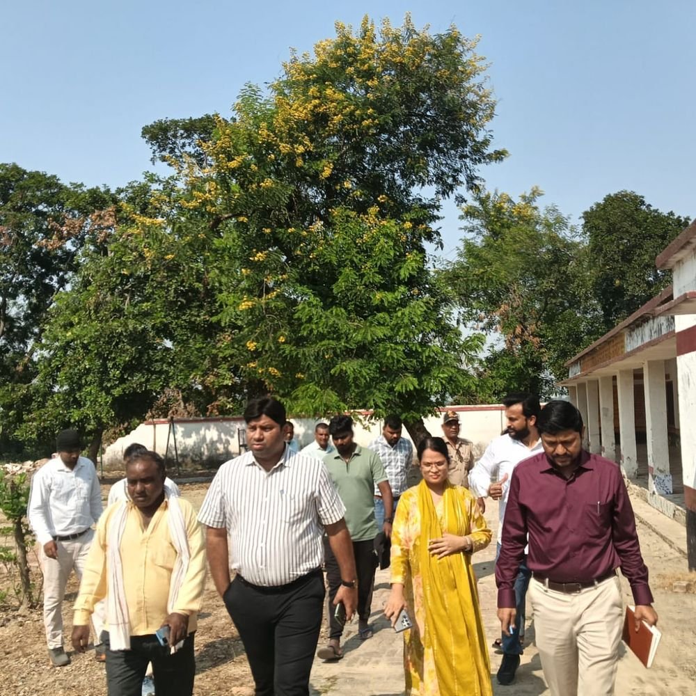 निर्माणाधीन पानी की टंकी में देरी पर नोटिस:जौनपुर में CDO ने विकास कार्यों, साफ-सफाई में कमी पर नाराजगी जताई