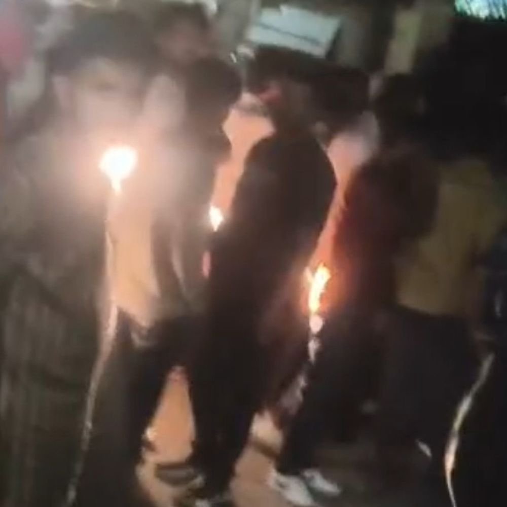 पूर्व विधायक के भतीजे ने मूंगफली दुकान में मारी टक्कर:कानपुर में विरोध करने पर महिलाओं से मारपीट की, परिवार को धमकाने का आरोप
