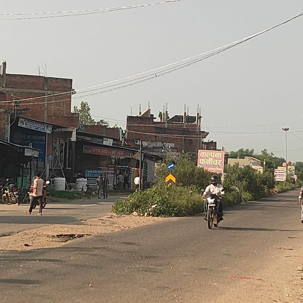 आजमगढ़ में निकली धूप बादलों की भी आवाजाही:लगातार गिर रहा है जिले का तापमान, आज भी बारिश के आसार