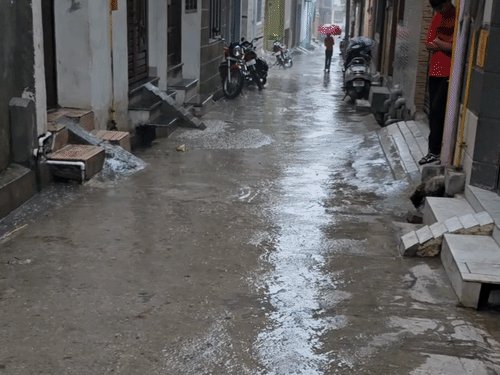 बिजनौर में बारिश से दिन में छाया अंधेरा:तेज हवाओं के साथ झमाझम बारिश, धान और गन्ने की फसल पर नुकसान का खतरा
