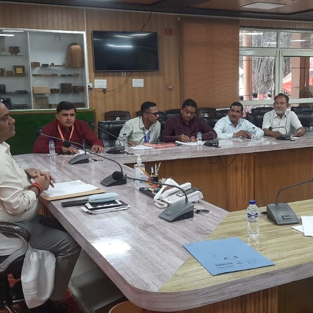 बिजनौर में जिला स्तरीय स्थायी समिति की बैठक:डीएम बोले- प्राथमिकता से होगा पत्रकारों की समस्याओं का निस्तारण