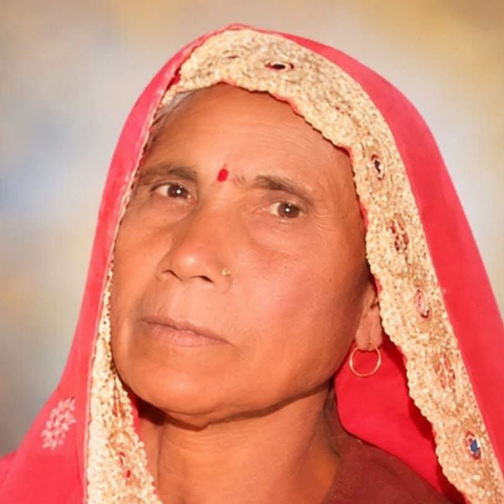 झांसी की महिला की कानपुर सड़क हादसे में मौत:भतीजे के दस्टोन संस्कार में शामिल होने गई थीं, अज्ञात वाहन की टक्कर से घायल; इलाज के दौरान गई जान