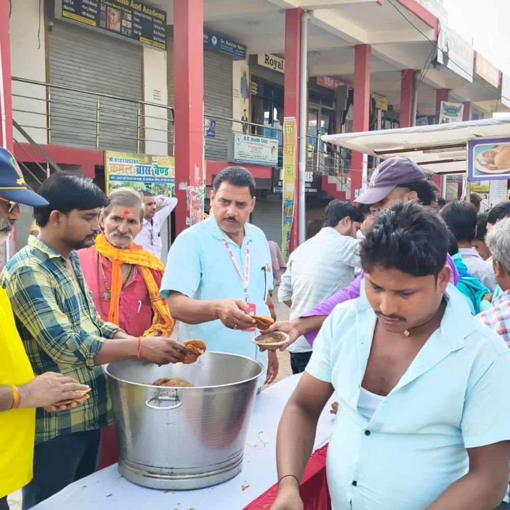 लखनऊ में गोमती नदी का जलस्तर बढ़ा:कई कॉलोनियों में भरा पानी; खाने से लेकर दवा तक की परेशानी
