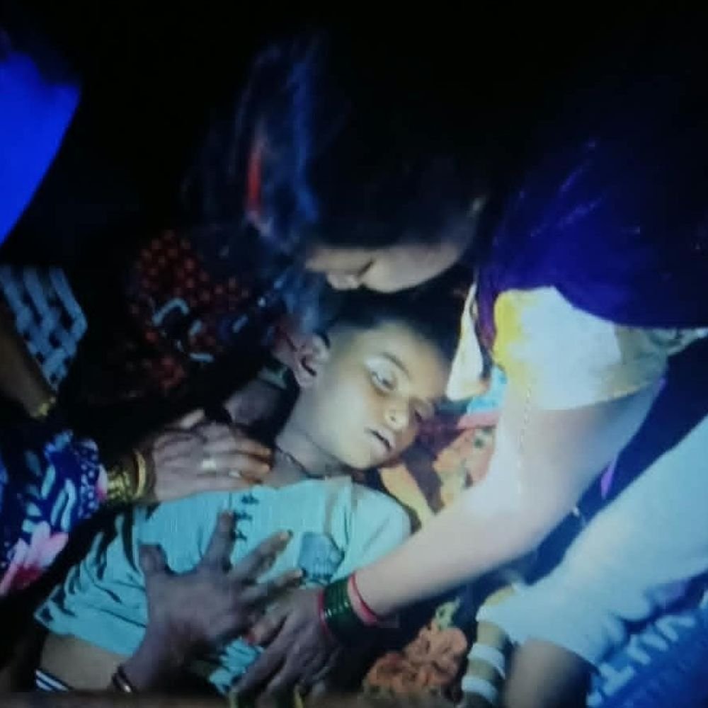 दुर्गा पंडाल में करंट लगने से किशोर की मौत:जौनपुर के आरती के दौरान हादसा, घर का इकलौता बेटा था