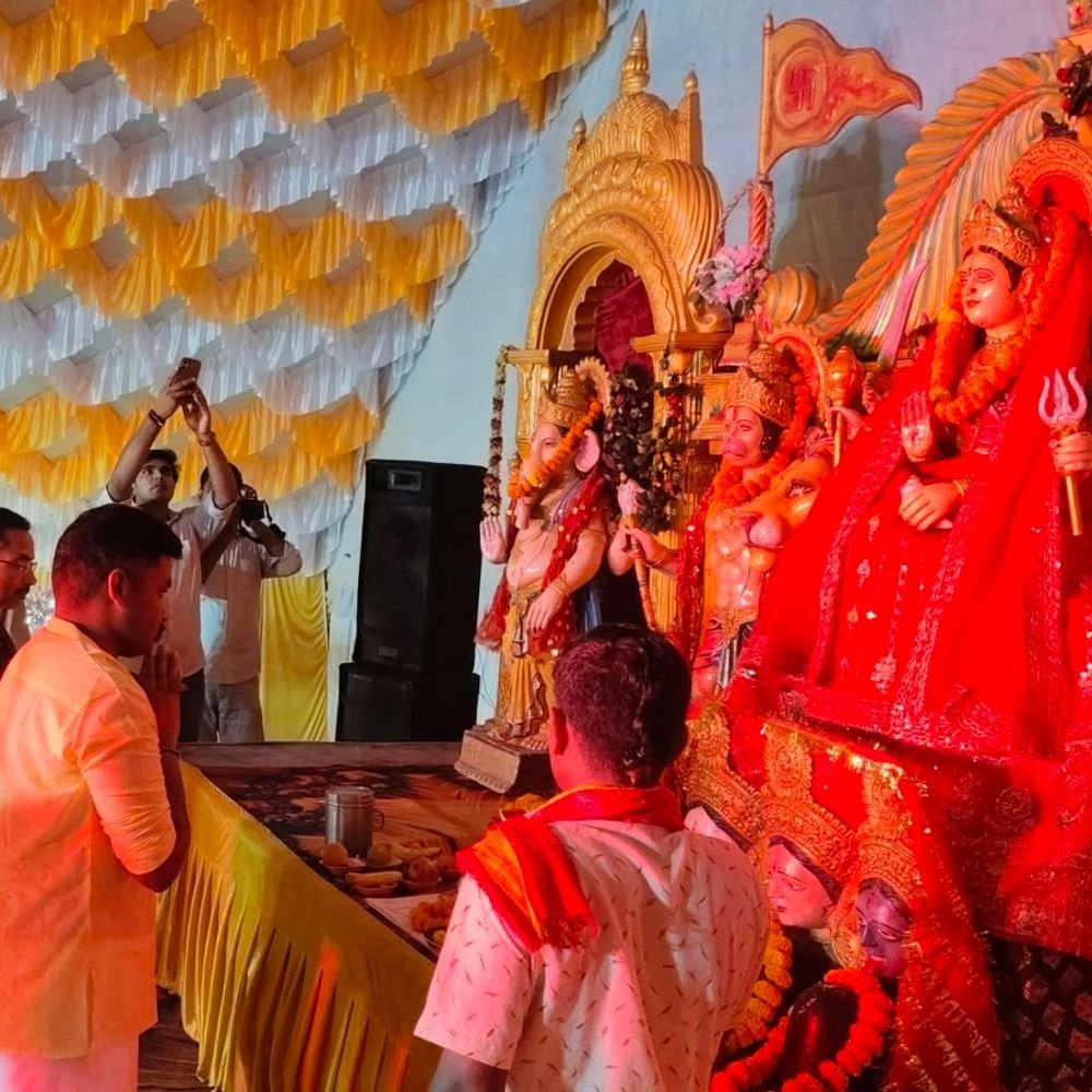 गौरीगंज पुलिस लाइन में दुर्गापूजा का आयोजन:एसपी सरवणन टी. ने की पूजा-अर्चना, जनपदवासियों के लिए मांगी सुख-समृद्धि