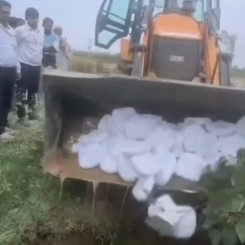 संभल में 3 क्विंटल मिलावटी पनीर नष्ट किया:भारत डेरी से नमूना लिया, संचालक को नोटिस जारी