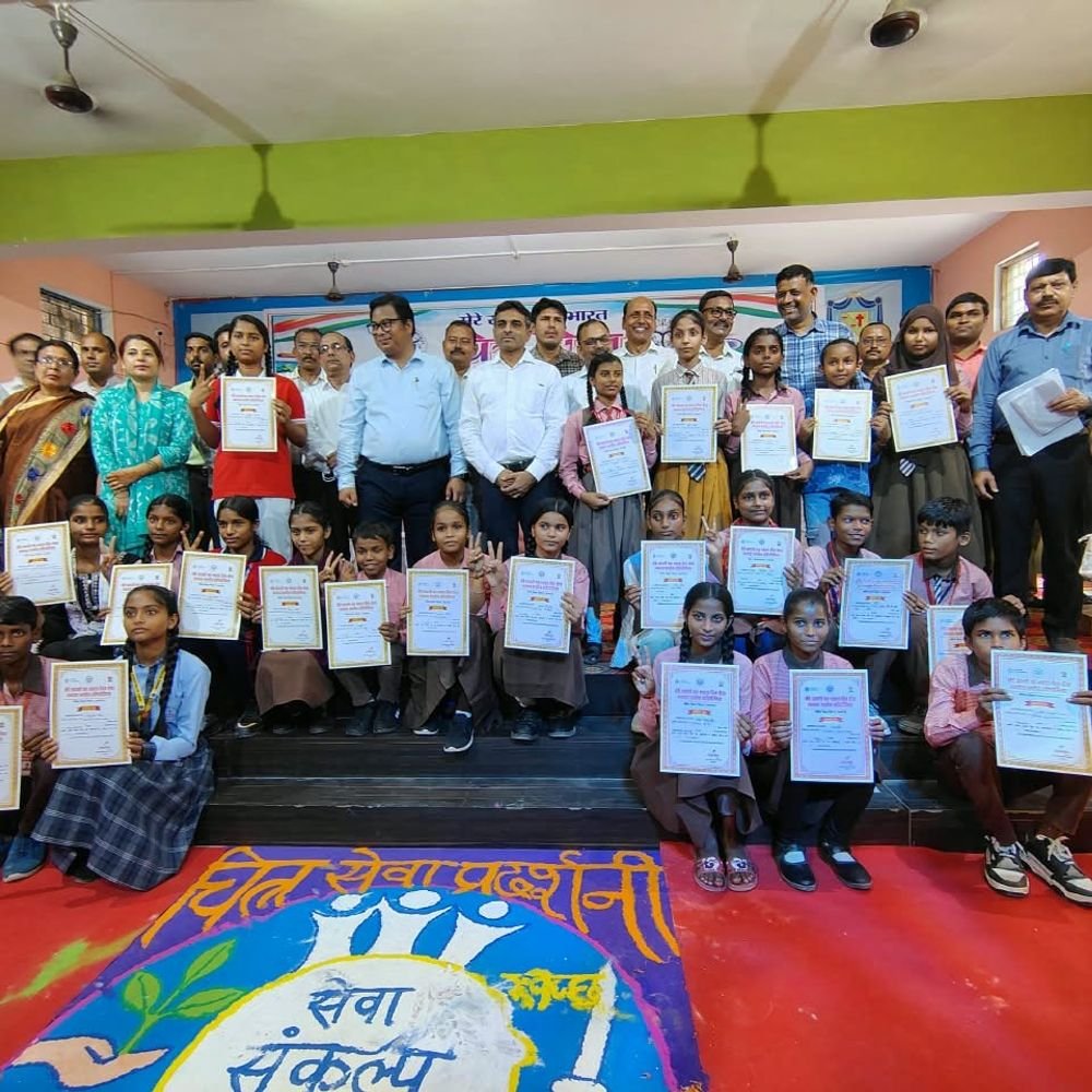 प्रतापगढ़ में 'चित्रसेवा' प्रतियोगिता:विद्यार्थियों ने उकेरे 'सपनों का भारत' के चित्र, मेधावी सम्मानित