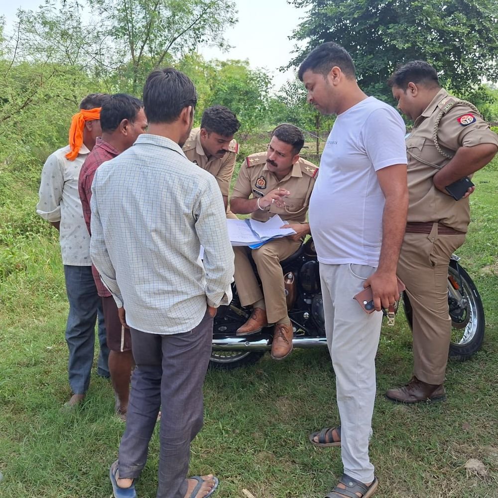 कानपुर में मंदिर के अंदर फंदे से लटका मिला शव:घरवालों से कहासुनी के बाद दो दिन से लापता था, शराब की लत को लेकर अक्सर होता था विवाद