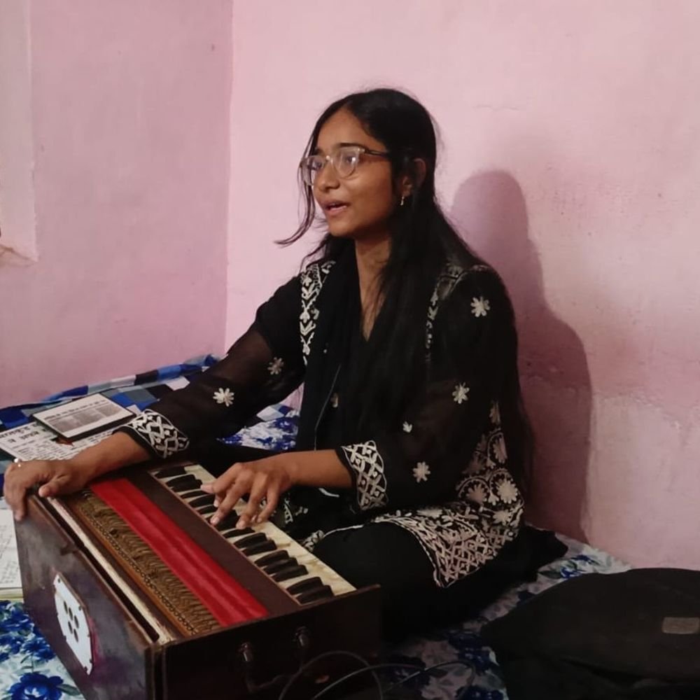 लोक गायिका साहिबा ने नवरात्रि पर गाया धार्मिक गीत:इंडियन आयडियल और सारे गामा पा में दे चुकी हैं ऑडिशन