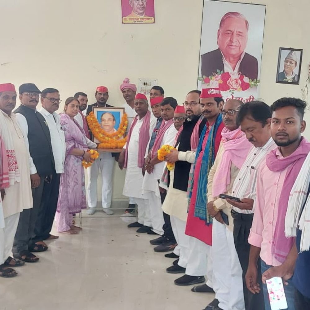 भदोही में सपा ने कांशीराम का परिनिर्वाण दिवस मनाया:नेताओं ने सामाजिक न्याय के संघर्ष को किया याद, जिला महासचिव ने किया संचालन