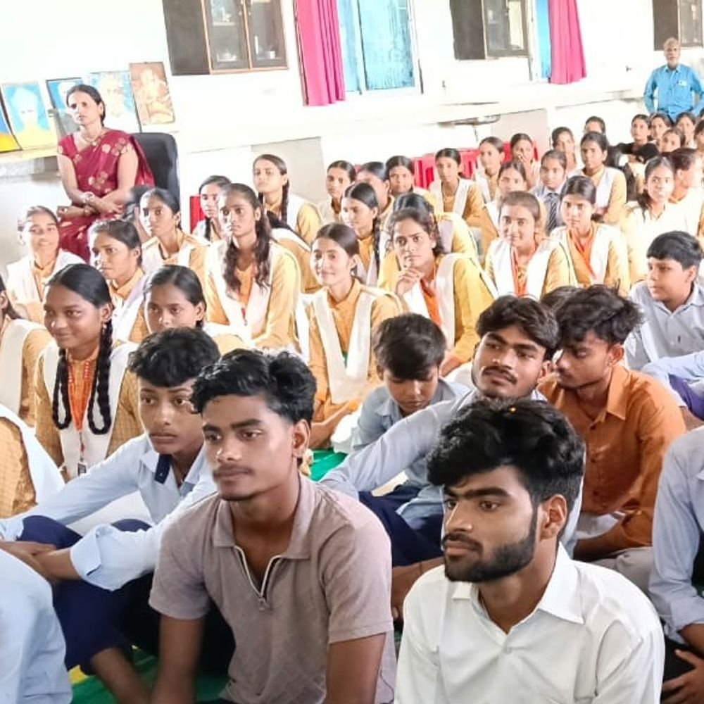 महराजगंज में गांधी जयंती पर संगोष्ठी:वक्ताओं ने सत्य और अहिंसा को सामाजिक परिवर्तन का माध्यम बताया