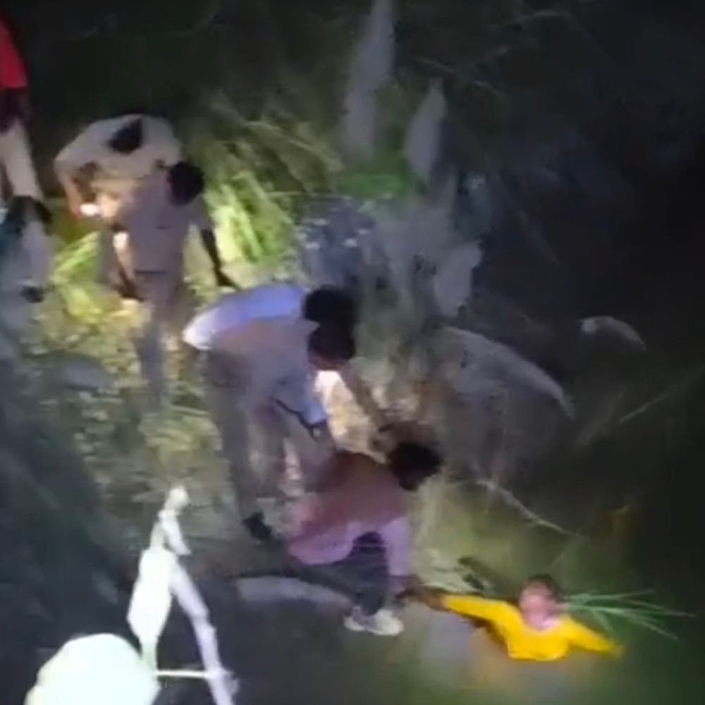 प्रतापगढ़ में नहर में कूदी युवती को पुलिस ने बचाया:चेकिंग के दौरान छलांग, परिजनों पर प्रताड़ित करने का आरोप लगाया