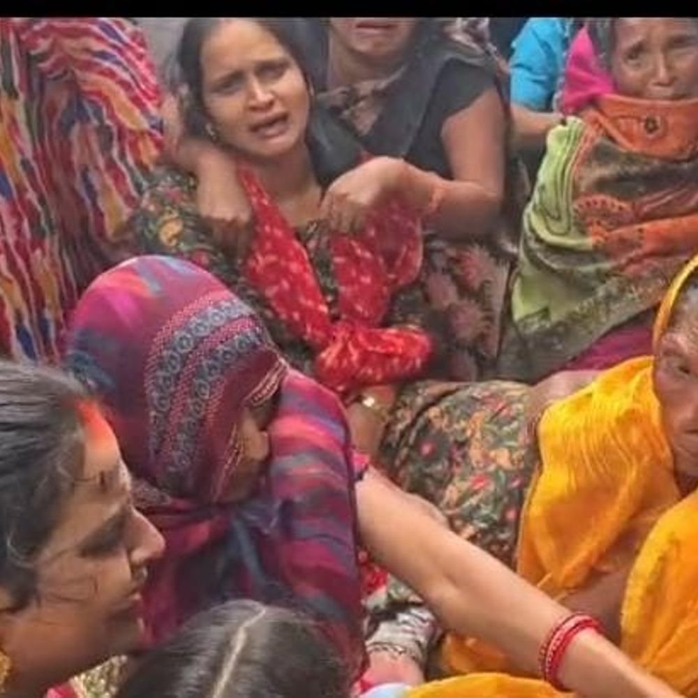 अंबेडकरनगर में इलेक्ट्रॉनिक कारोबारी की मौत:दुकान के अंदर पंखे से लटका मिला शव, मौत की वजह का नहीं हुआ खुलासा